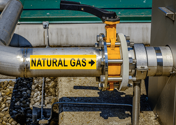 Outdoor natural gas pipeline label with right-pointing arrow