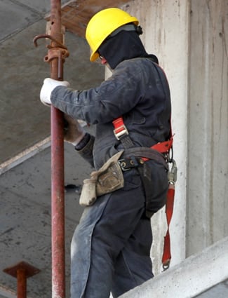 worker in fall protection